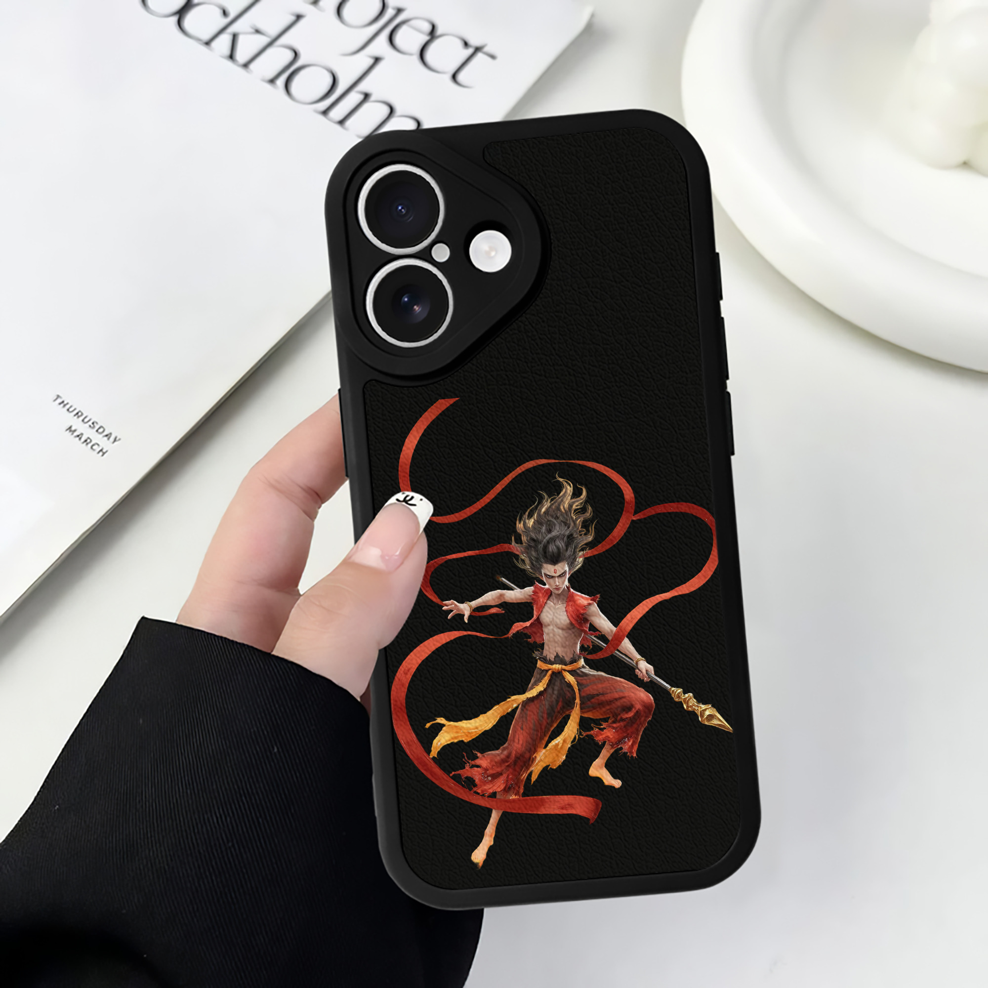 （画像用） Ne Zha 2 ナタ 魔童の大暴れ 【iPhone 16シリーズ対応】シリコンスマホケース（レザー調） 材質：シリコン